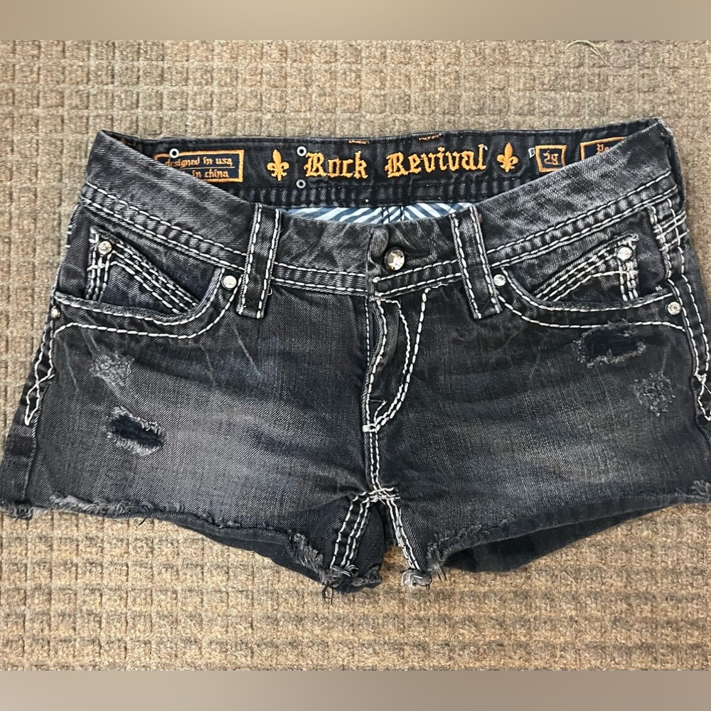 ROCK REVIVAL BLACK JEAN SHORTS. LOW RISE